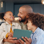 Storytelling Advertising - dad with kids surrounding a tablet